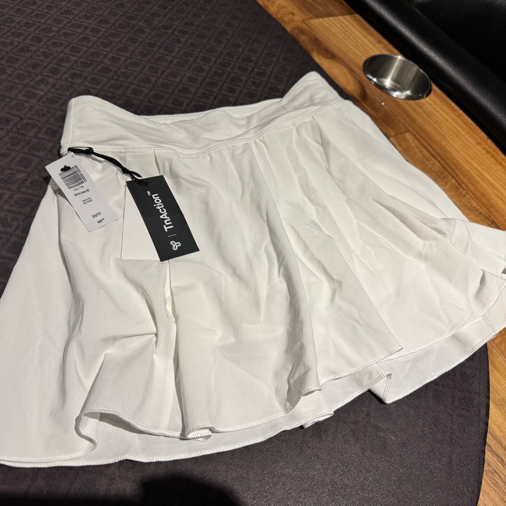 BRAND NEW Aritzia White Women's Skirt